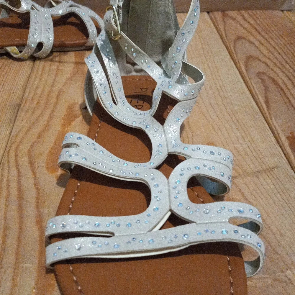 Girl gold sandals